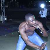 AFRO POP STAR SEAN TIZZLE STRIPS OFF FOR THE LADIES!